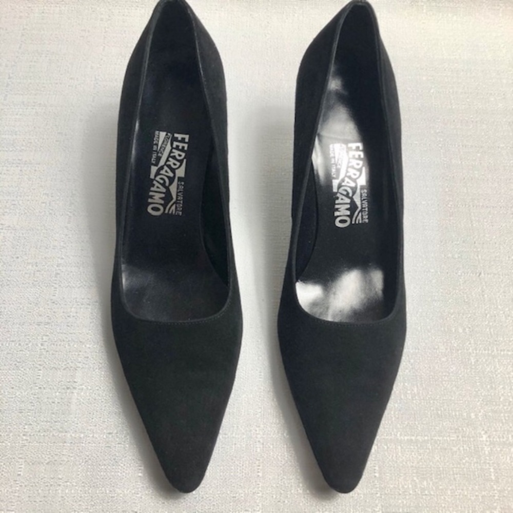 Salvatore Ferragamo Black Suede Pumps – Size 8 AA (Narrow)